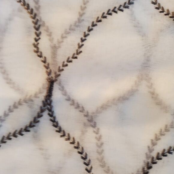 4 Grommet Top curtain Panels White & Gray Size (97 CM x 213 CM) - Picture 7 of 7